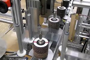 Máquinas de etiquetagem e retração totalmente automáticas para discos lixa flap fabricados na Alemanha